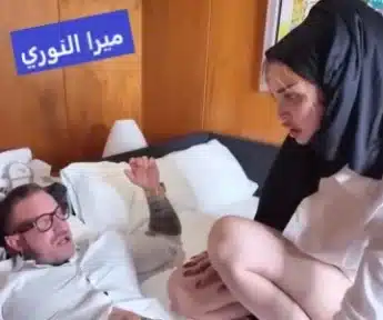 دكتور ميرا النوري يفحص كسها ويفركه وتنمحن وتمص عيره