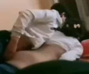 سكس عربى طالب بينيك زميلته في السكن الجامعي وهي نايمة جنبه
