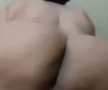 سكس مصرى فلاحى بتتنطط على الزب وتفرك كسها فيه