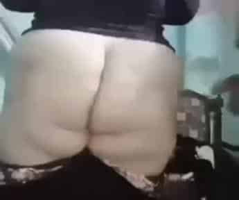 سكس مصري واضح مصرية بتمص الزب وتستعد للنيك الخلفي