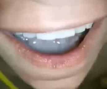 مصرية بتشرب لبن الزب وتلحس كل نقطة بمتعة